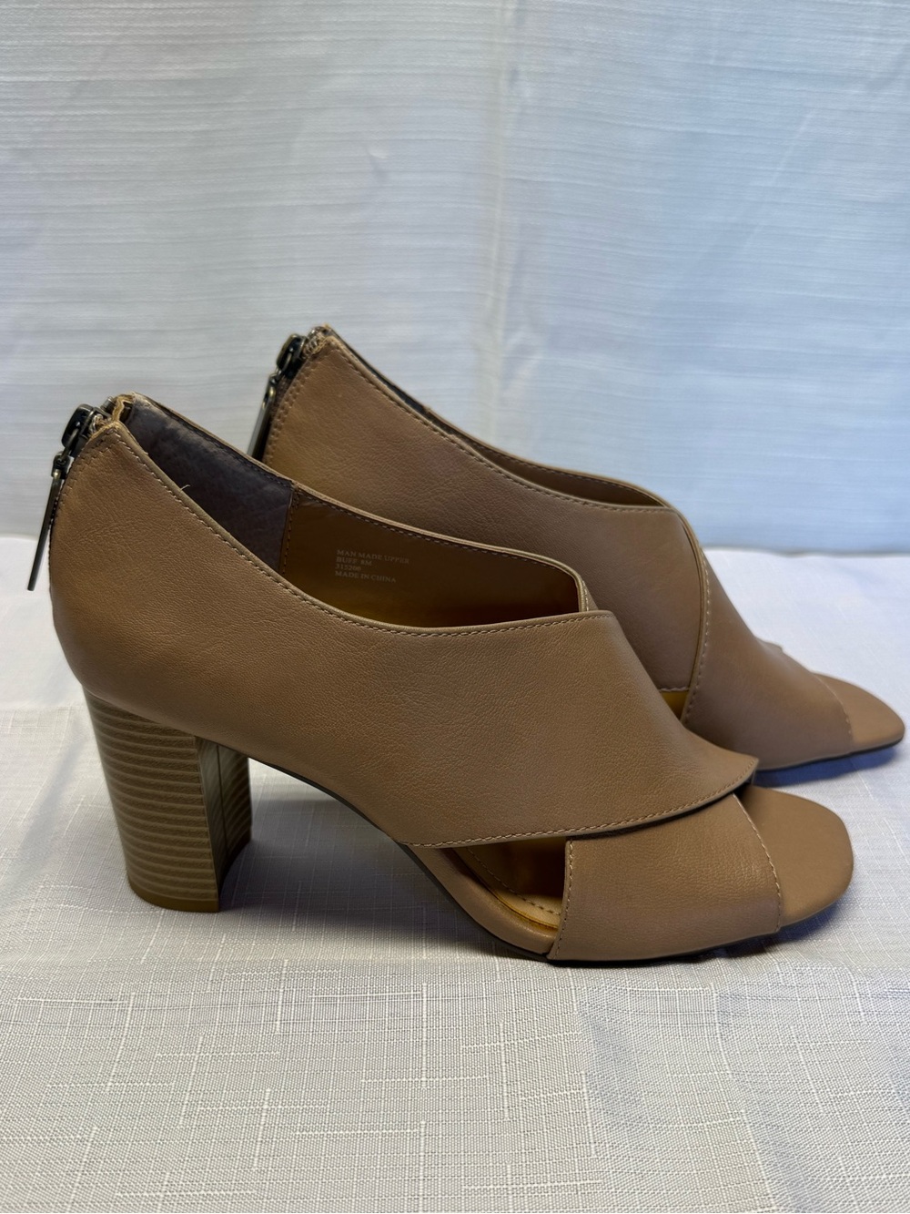 City Classified Buff Tan Open Toe Cutout Block Heel Back Zip Bootie Size 8M